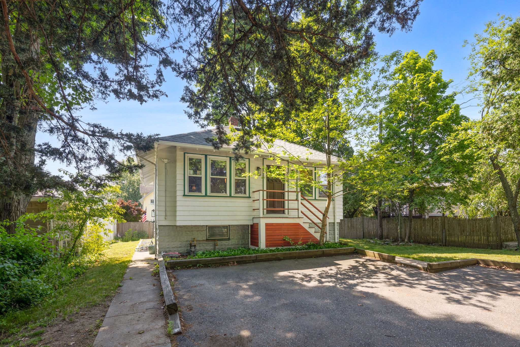794 Highland Ave photo 1