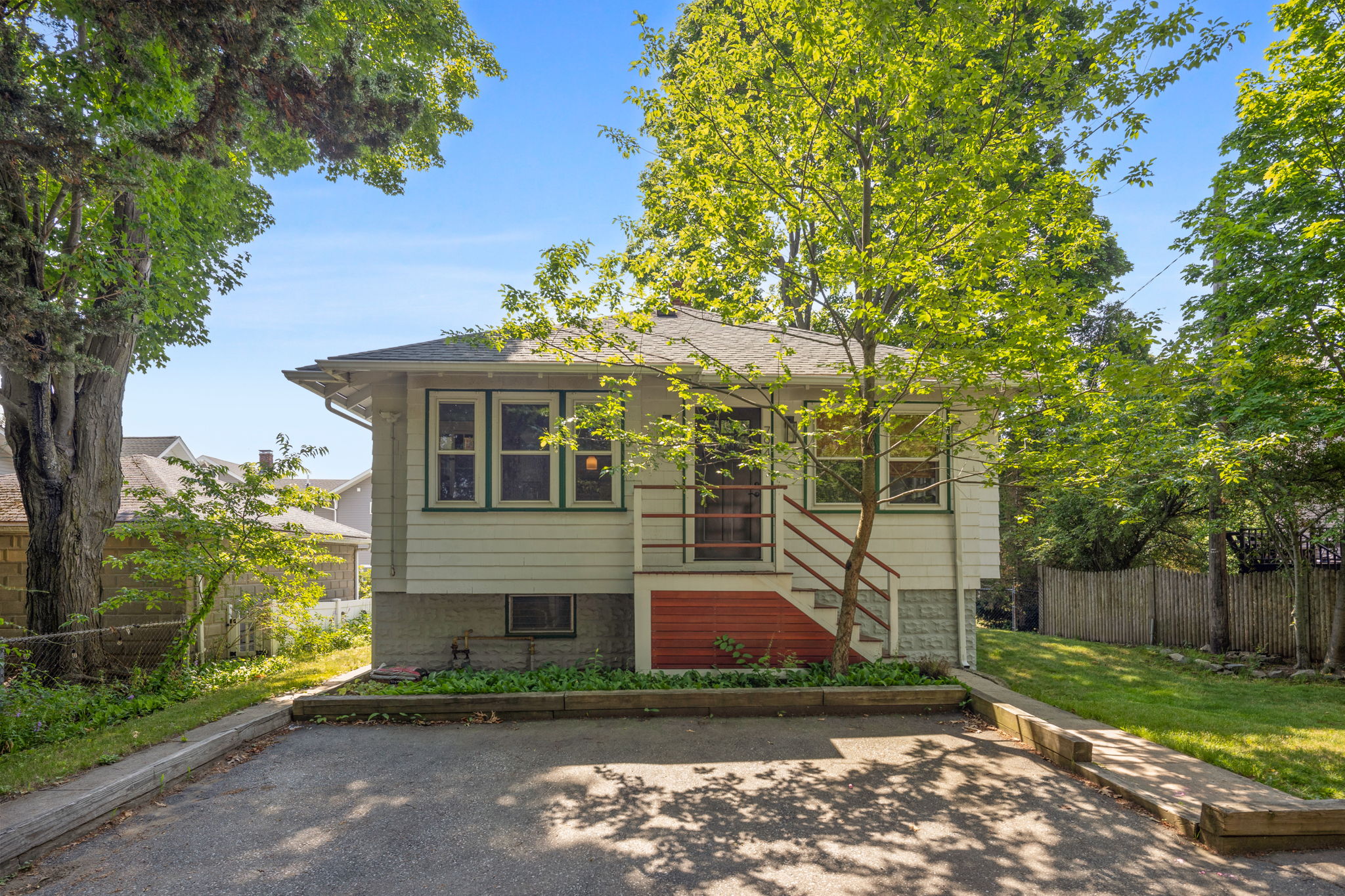 794 Highland Ave photo 3